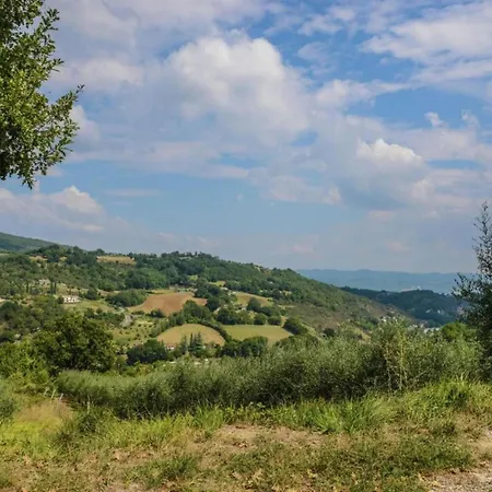 In Monte Santa Maria With Pool Vakantiehuis