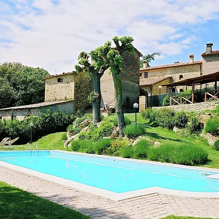 Warm Holiday Home With Pool