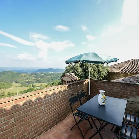 In Monte Santa Maria With Pool بيت للعطل *